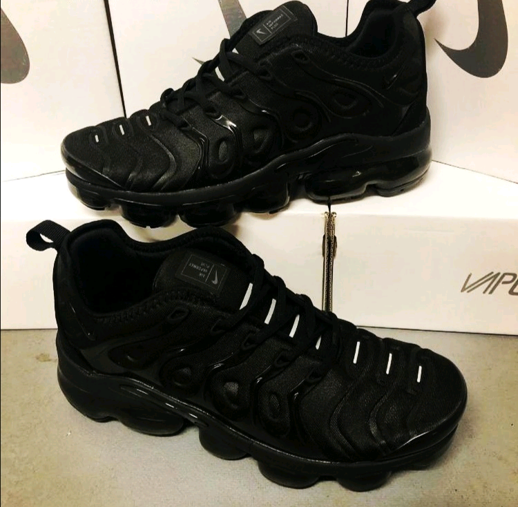 vapormax plus black friday